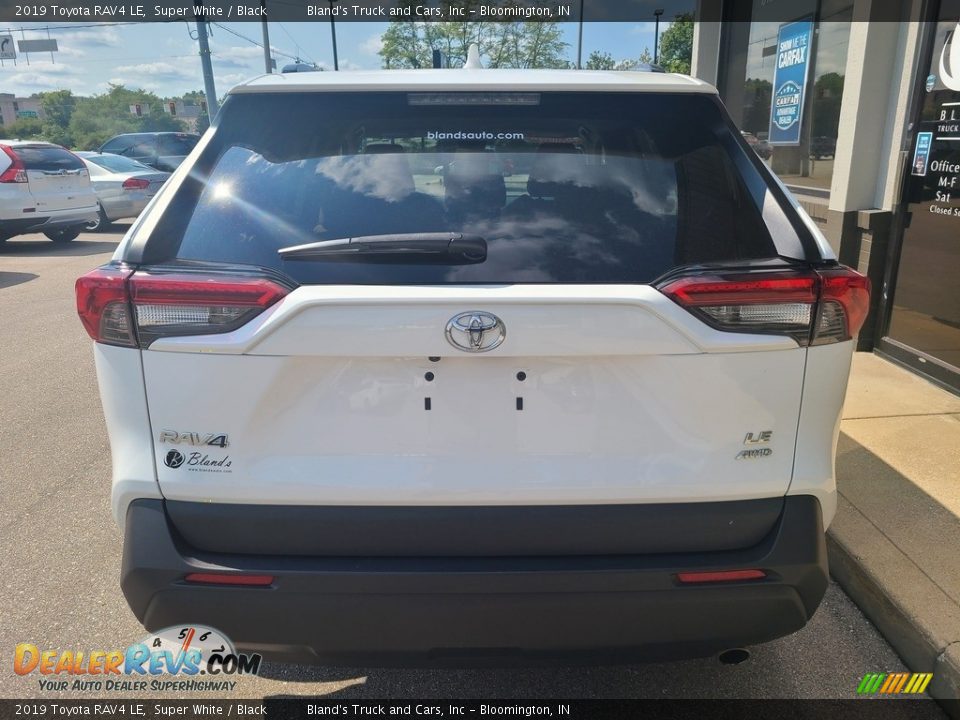 2019 Toyota RAV4 LE Super White / Black Photo #30