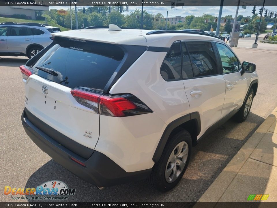 2019 Toyota RAV4 LE Super White / Black Photo #35