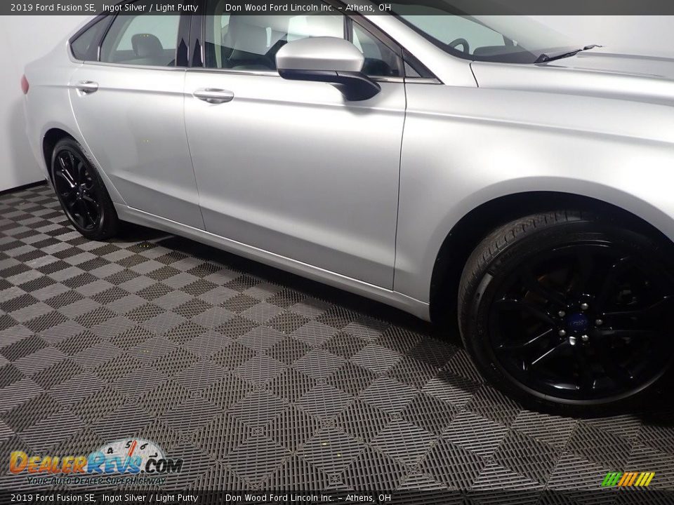 2019 Ford Fusion SE Ingot Silver / Light Putty Photo #6