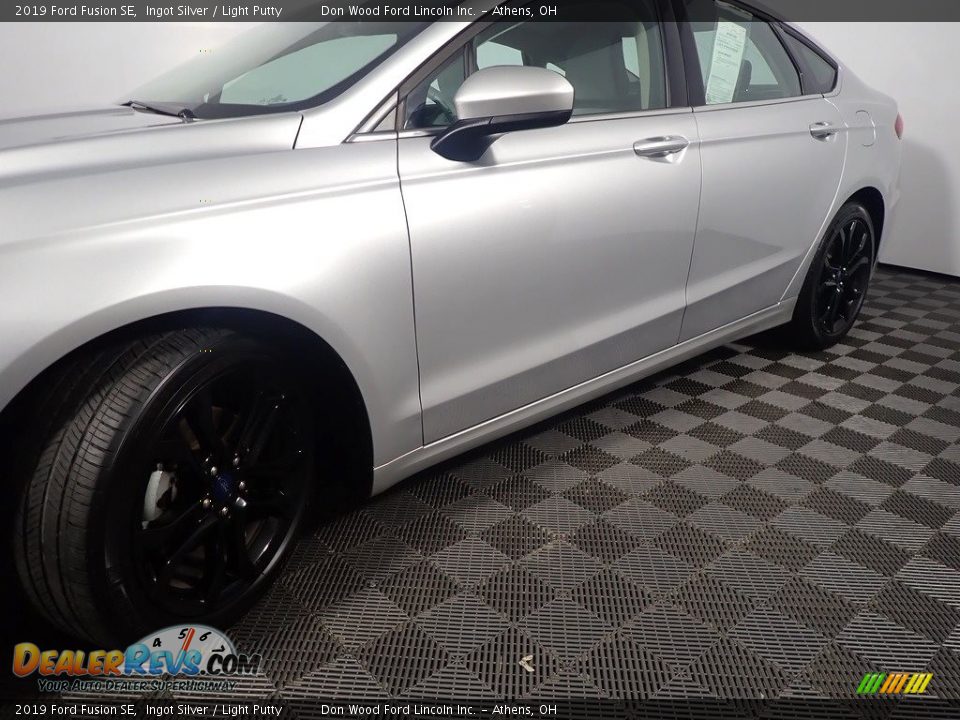 2019 Ford Fusion SE Ingot Silver / Light Putty Photo #12