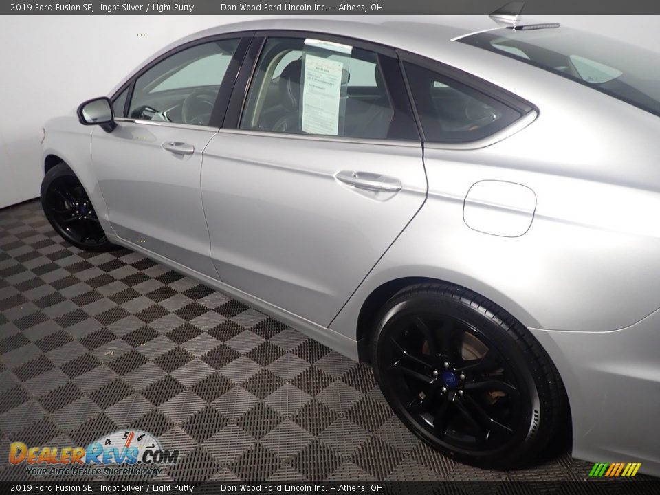 2019 Ford Fusion SE Ingot Silver / Light Putty Photo #20