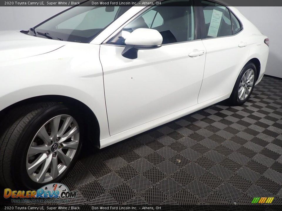 2020 Toyota Camry LE Super White / Black Photo #10