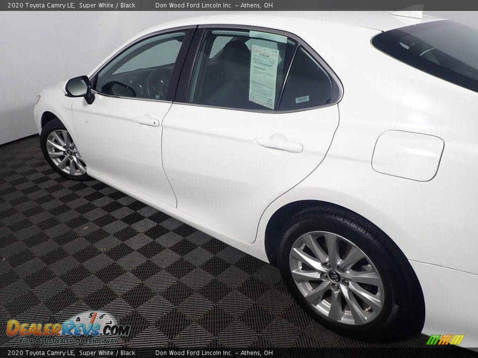 2020 Toyota Camry LE Super White / Black Photo #18