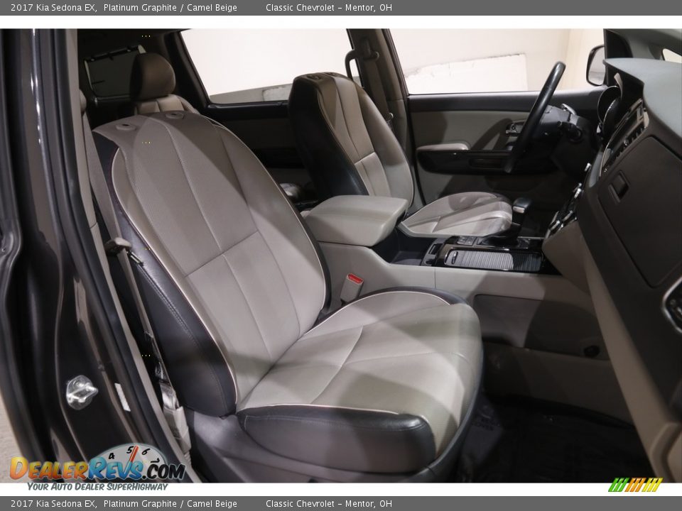 Front Seat of 2017 Kia Sedona EX Photo #18