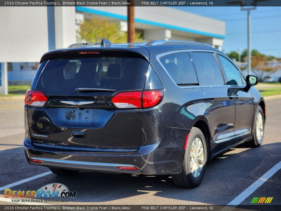 2019 Chrysler Pacifica Touring L Brilliant Black Crystal Pearl / Black/Alloy Photo #4