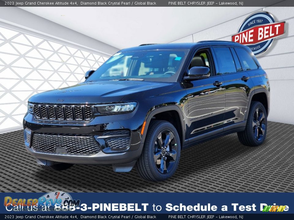 2023 Jeep Grand Cherokee Altitude 4x4 Diamond Black Crystal Pearl / Global Black Photo #1