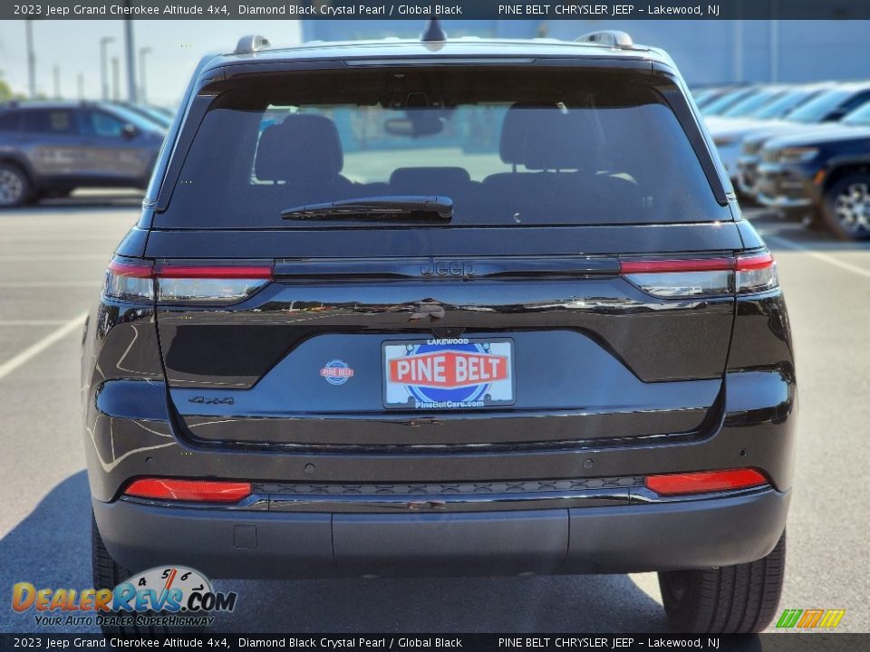 2023 Jeep Grand Cherokee Altitude 4x4 Diamond Black Crystal Pearl / Global Black Photo #5