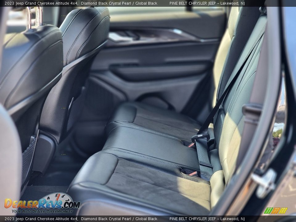 2023 Jeep Grand Cherokee Altitude 4x4 Diamond Black Crystal Pearl / Global Black Photo #6