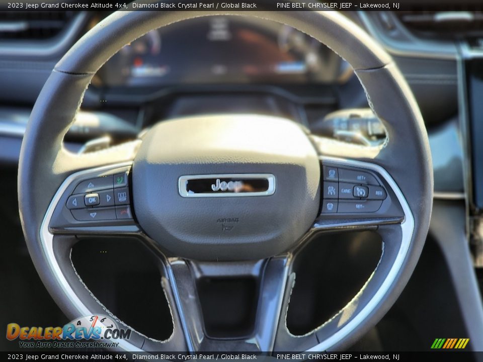 2023 Jeep Grand Cherokee Altitude 4x4 Diamond Black Crystal Pearl / Global Black Photo #8