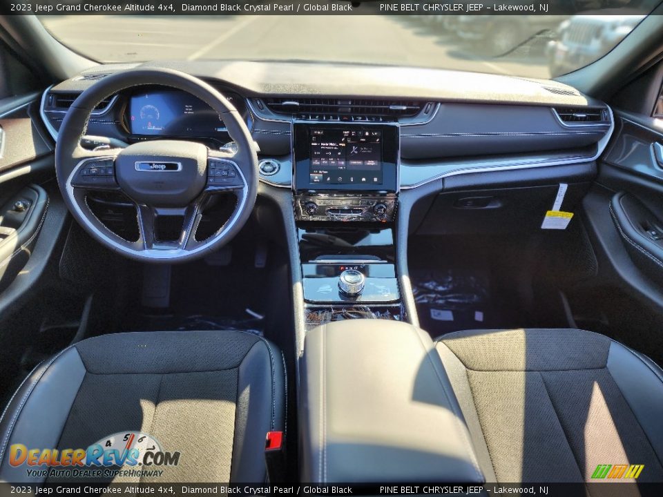 2023 Jeep Grand Cherokee Altitude 4x4 Diamond Black Crystal Pearl / Global Black Photo #9
