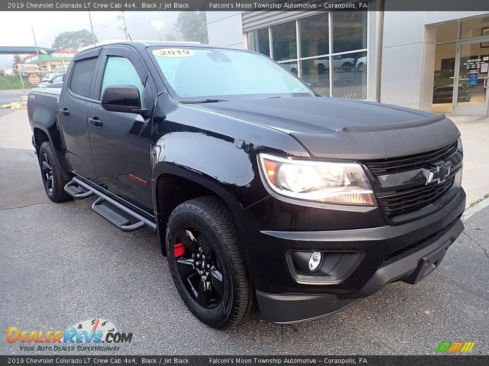 Front 3/4 View of 2019 Chevrolet Colorado LT Crew Cab 4x4 Photo #9