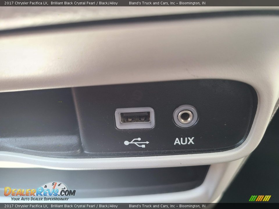 2017 Chrysler Pacifica LX Brilliant Black Crystal Pearl / Black/Alloy Photo #23