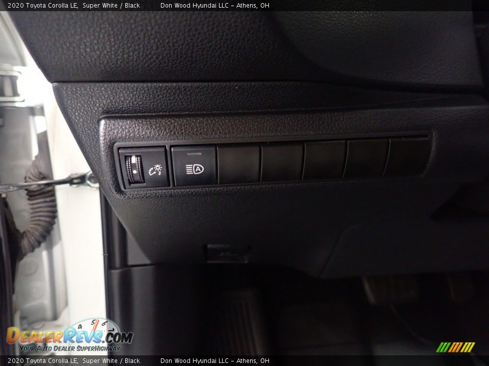 2020 Toyota Corolla LE Super White / Black Photo #27