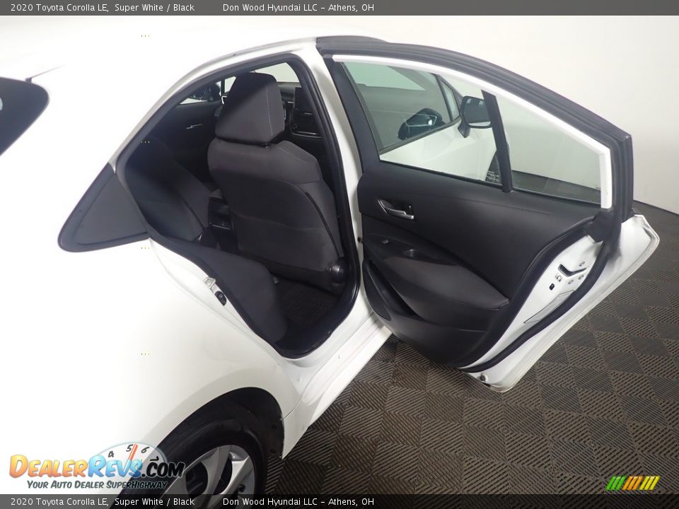 2020 Toyota Corolla LE Super White / Black Photo #32