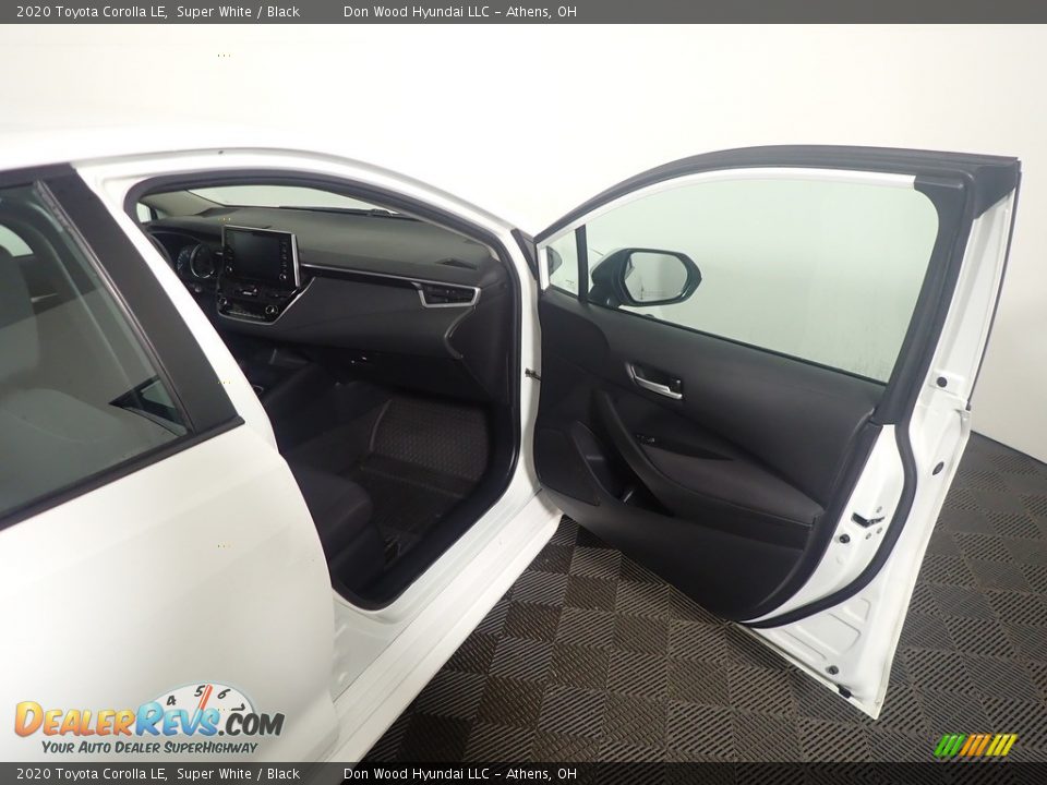 2020 Toyota Corolla LE Super White / Black Photo #34