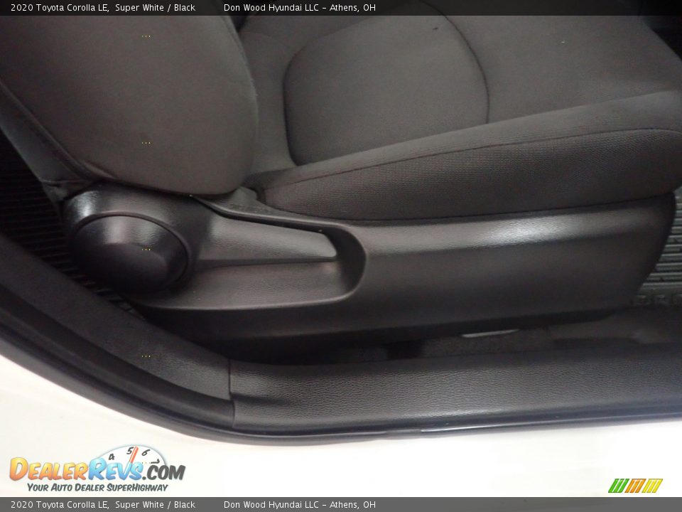 2020 Toyota Corolla LE Super White / Black Photo #36