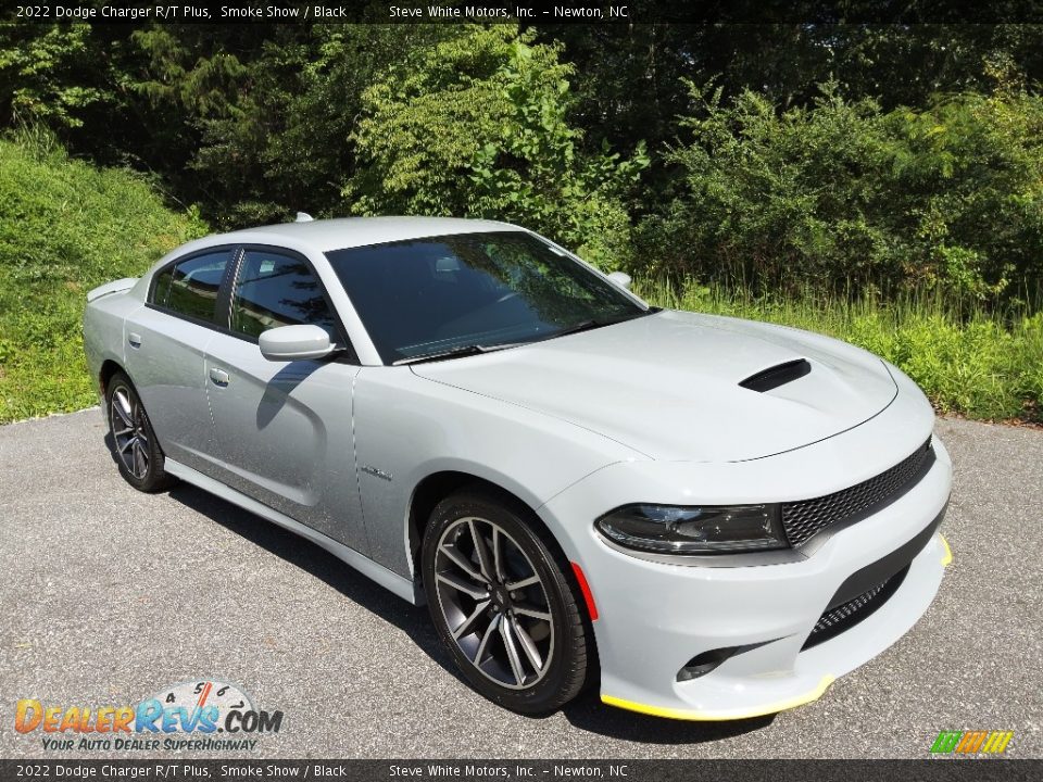 Front 3/4 View of 2022 Dodge Charger R/T Plus Photo #4