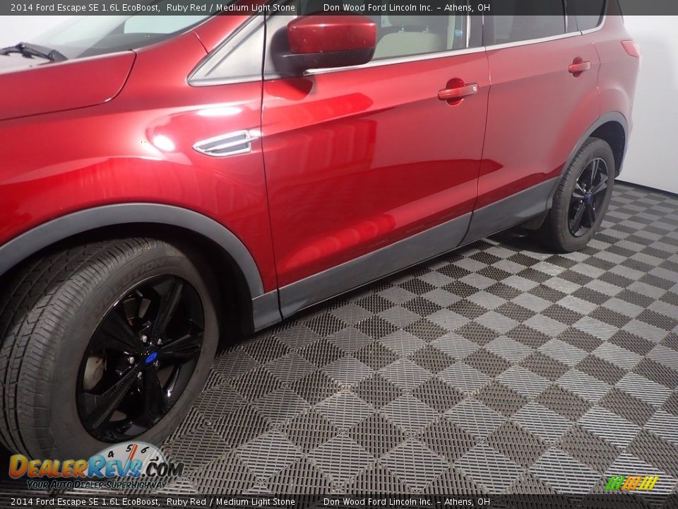 2014 Ford Escape SE 1.6L EcoBoost Ruby Red / Medium Light Stone Photo #10