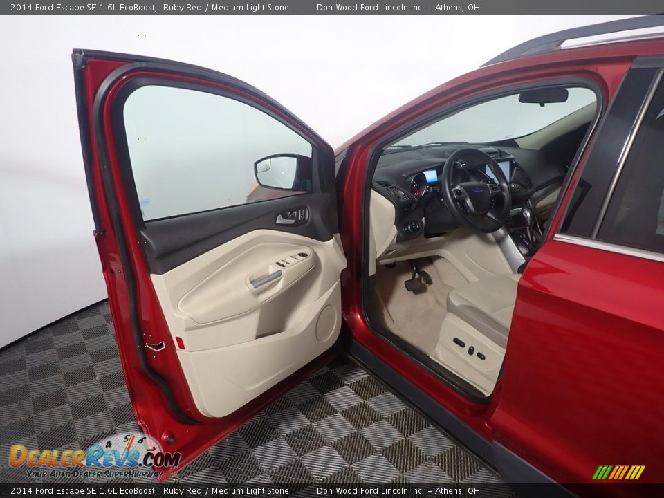 2014 Ford Escape SE 1.6L EcoBoost Ruby Red / Medium Light Stone Photo #19