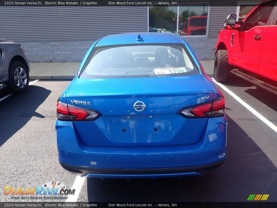 2020 Nissan Versa SV Electric Blue Metallic / Graphite Photo #11