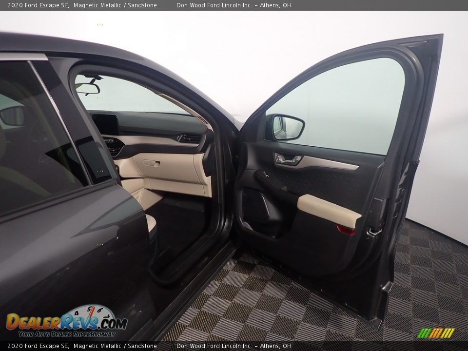 2020 Ford Escape SE Magnetic Metallic / Sandstone Photo #36