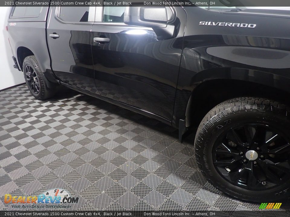 2021 Chevrolet Silverado 1500 Custom Crew Cab 4x4 Black / Jet Black Photo #4