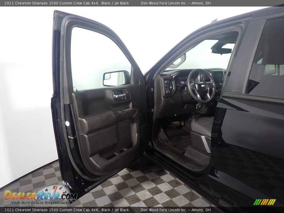 2021 Chevrolet Silverado 1500 Custom Crew Cab 4x4 Black / Jet Black Photo #17