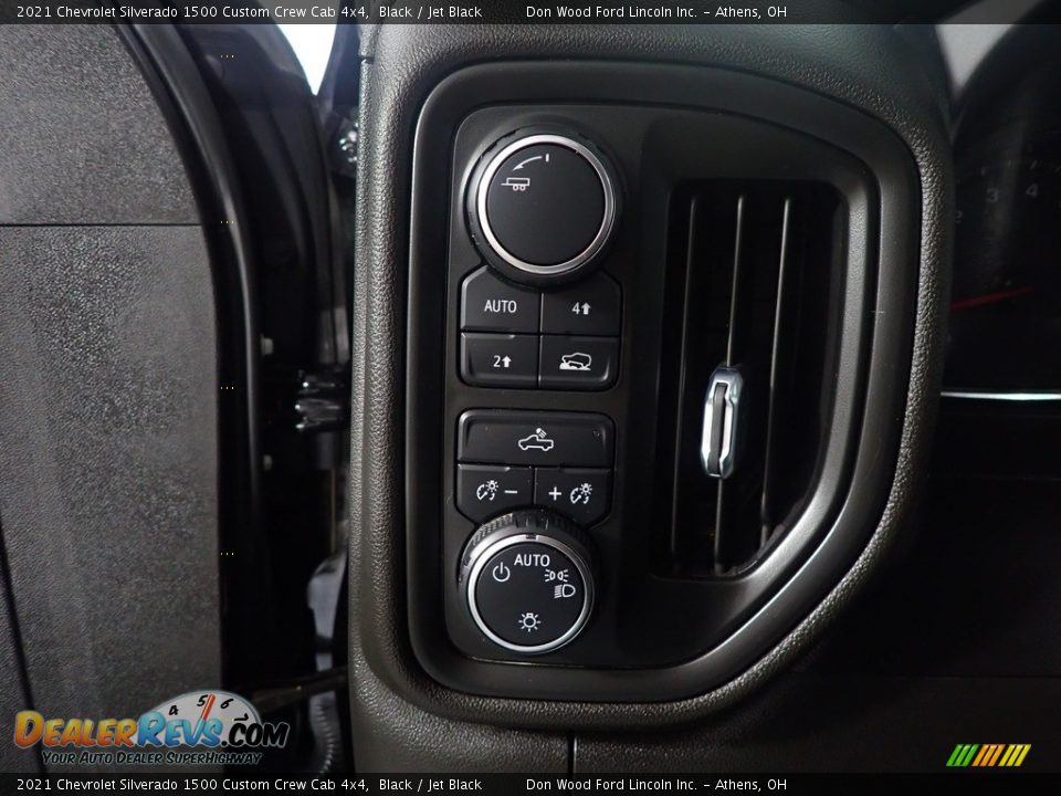 2021 Chevrolet Silverado 1500 Custom Crew Cab 4x4 Black / Jet Black Photo #28
