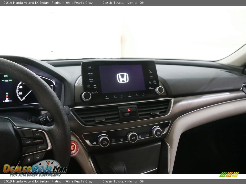 2019 Honda Accord LX Sedan Platinum White Pearl / Gray Photo #9