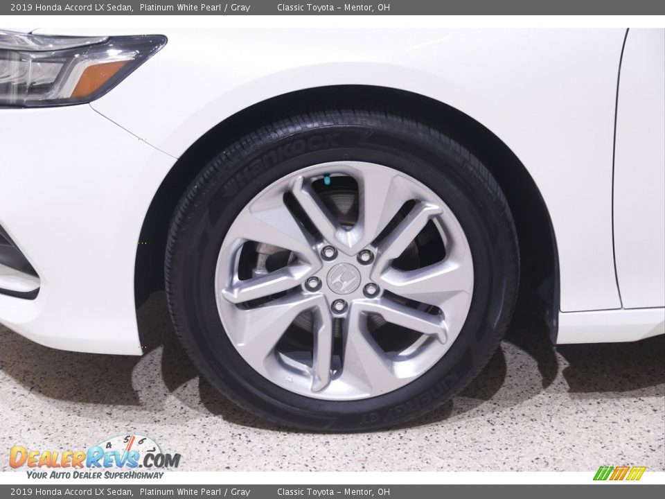 2019 Honda Accord LX Sedan Platinum White Pearl / Gray Photo #20
