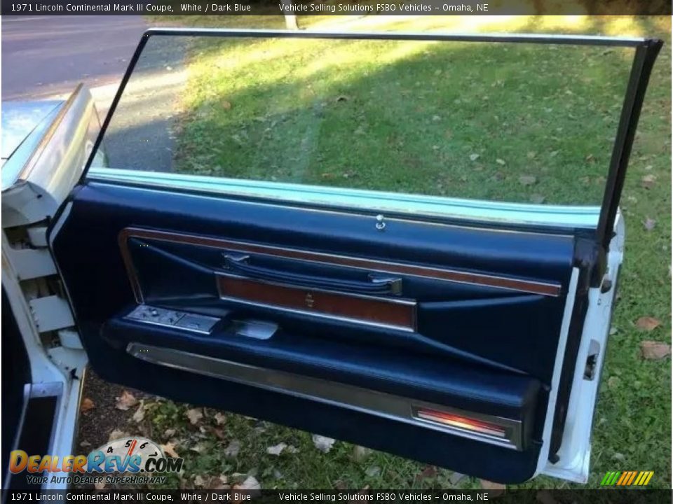 Door Panel of 1971 Lincoln Continental Mark III Coupe Photo #11