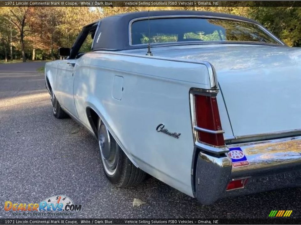 1971 Lincoln Continental Mark III Coupe White / Dark Blue Photo #32