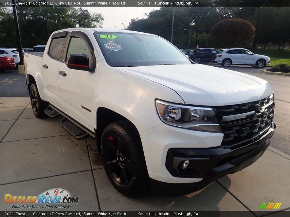 Front 3/4 View of 2021 Chevrolet Colorado LT Crew Cab 4x4 Photo #8