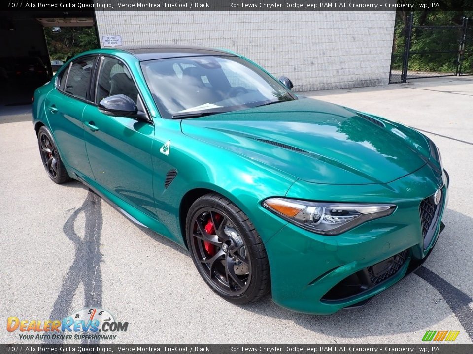 Front 3/4 View of 2022 Alfa Romeo Giulia Quadrifoglio Photo #7