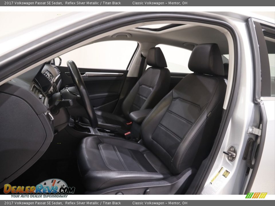 Front Seat of 2017 Volkswagen Passat SE Sedan Photo #5