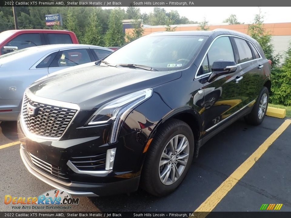 Front 3/4 View of 2022 Cadillac XT5 Premium AWD Photo #1