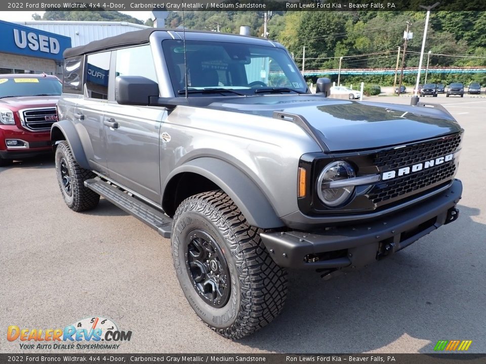 Front 3/4 View of 2022 Ford Bronco Wildtrak 4x4 4-Door Photo #2