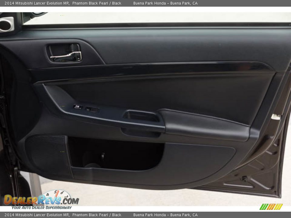 Door Panel of 2014 Mitsubishi Lancer Evolution MR Photo #25