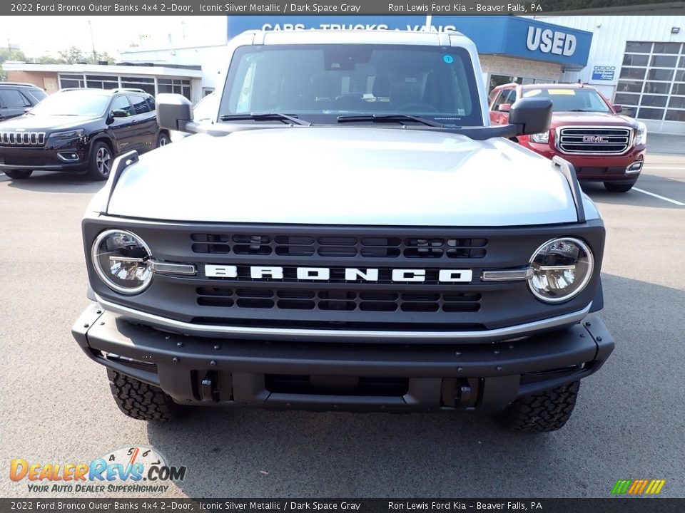 2022 Ford Bronco Outer Banks 4x4 2-Door Iconic Silver Metallic / Dark Space Gray Photo #3
