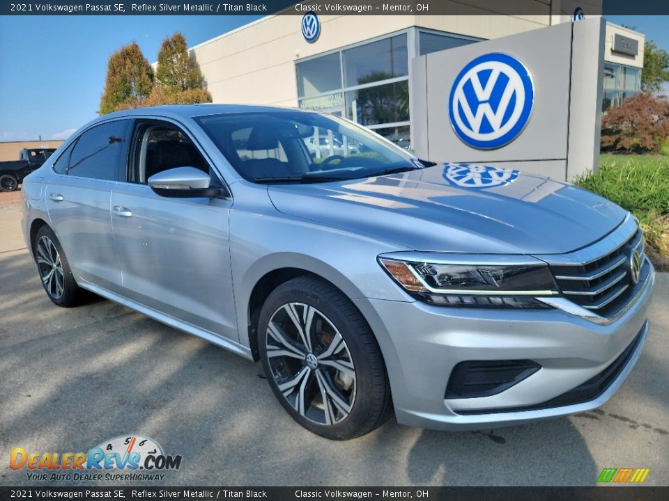Front 3/4 View of 2021 Volkswagen Passat SE Photo #1