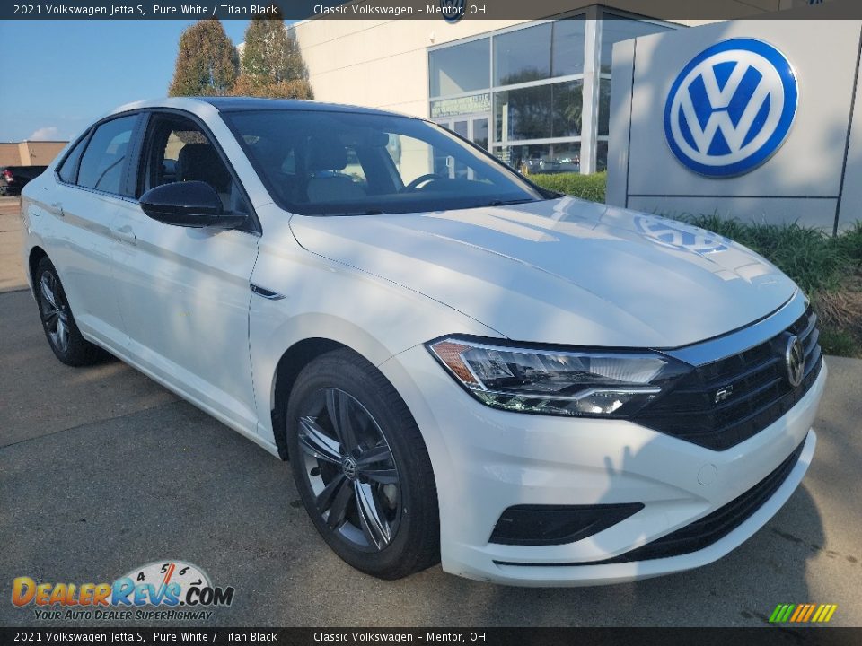 Front 3/4 View of 2021 Volkswagen Jetta S Photo #1