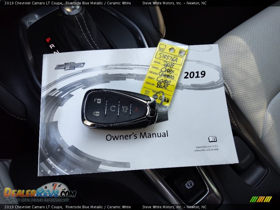 Keys of 2019 Chevrolet Camaro LT Coupe Photo #28