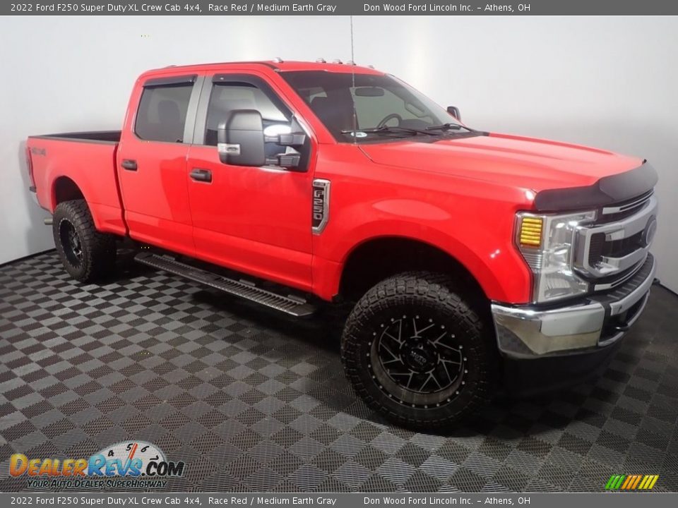 2022 Ford F250 Super Duty XL Crew Cab 4x4 Race Red / Medium Earth Gray Photo #3