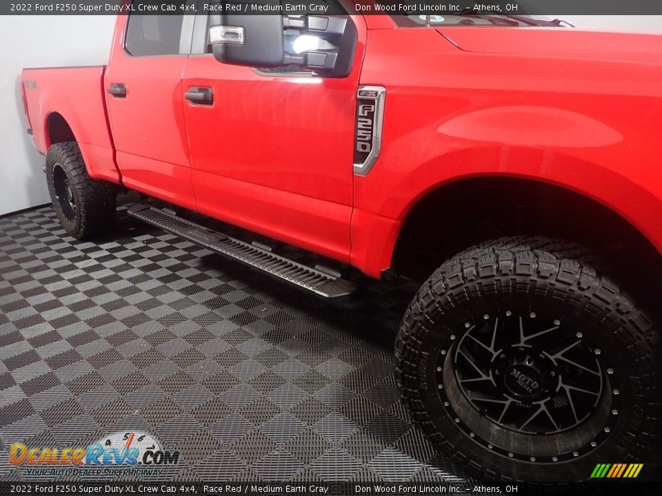 2022 Ford F250 Super Duty XL Crew Cab 4x4 Race Red / Medium Earth Gray Photo #4