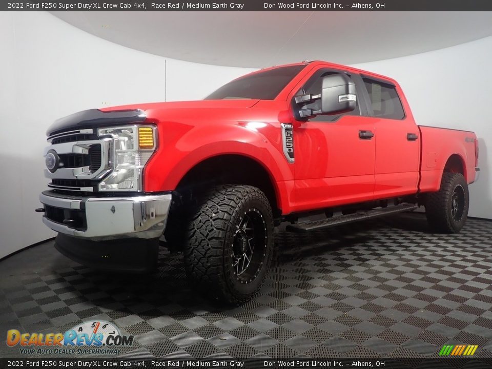 2022 Ford F250 Super Duty XL Crew Cab 4x4 Race Red / Medium Earth Gray Photo #8