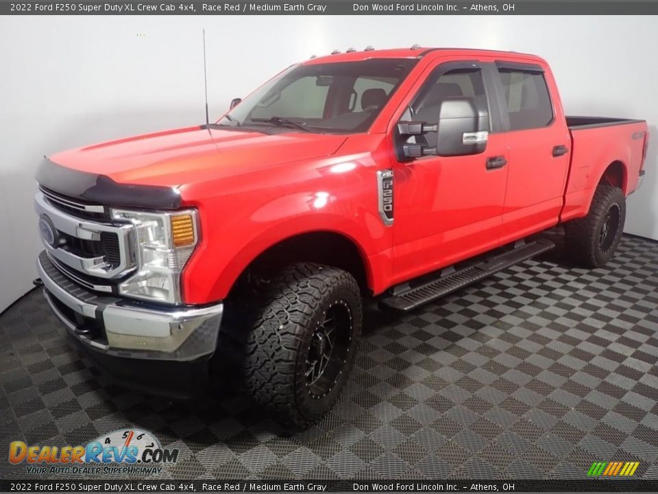 2022 Ford F250 Super Duty XL Crew Cab 4x4 Race Red / Medium Earth Gray Photo #9