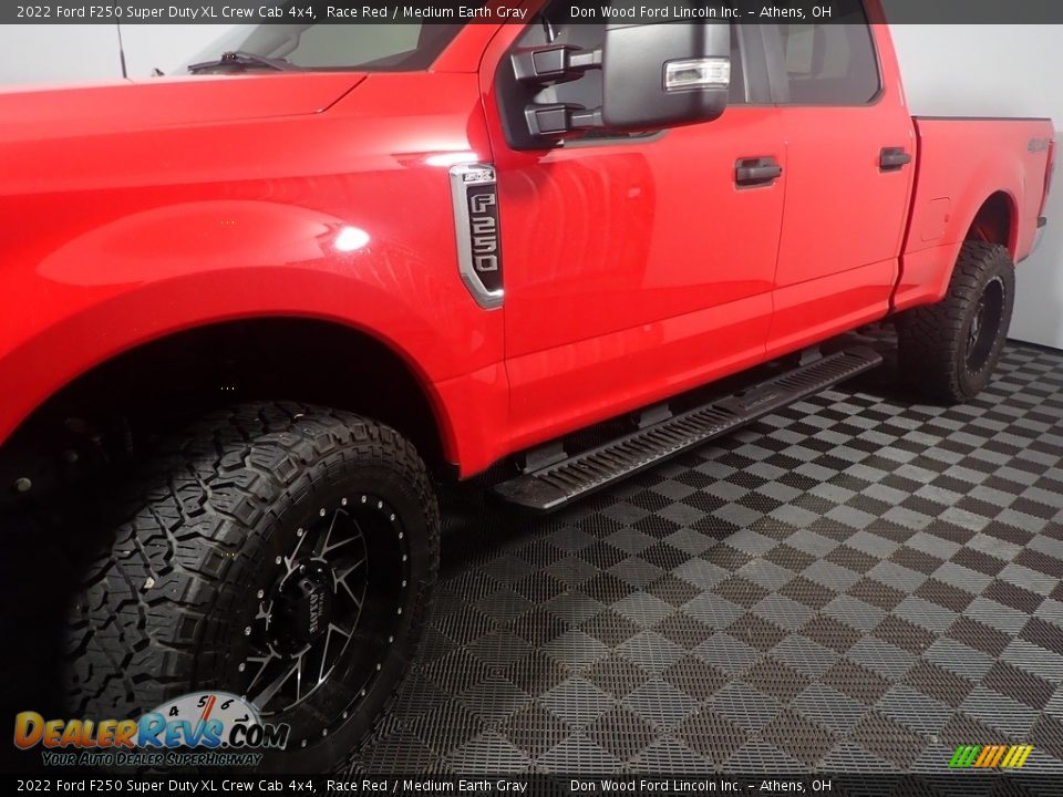 2022 Ford F250 Super Duty XL Crew Cab 4x4 Race Red / Medium Earth Gray Photo #10