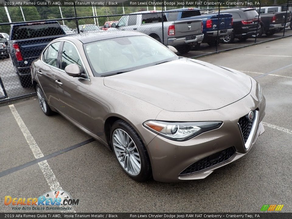 Front 3/4 View of 2019 Alfa Romeo Giulia Ti AWD Photo #3