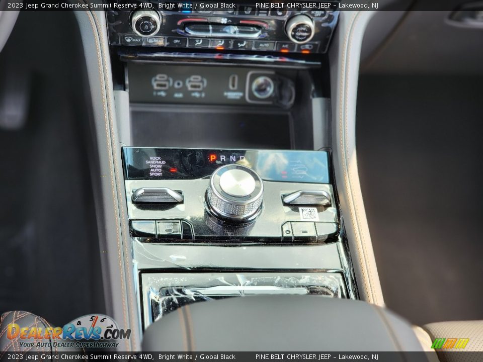 2023 Jeep Grand Cherokee Summit Reserve 4WD Shifter Photo #10