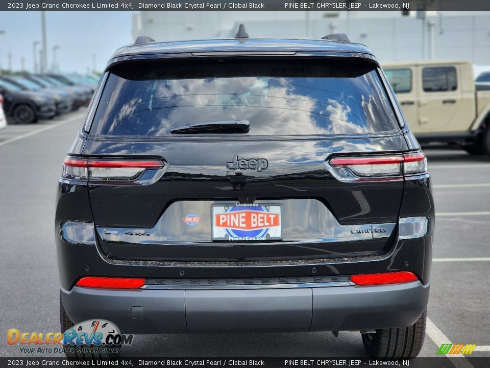 2023 Jeep Grand Cherokee L Limited 4x4 Diamond Black Crystal Pearl / Global Black Photo #5